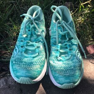 👟SAUCONY EVERUN GIRLS RUNNING SHOES 👟